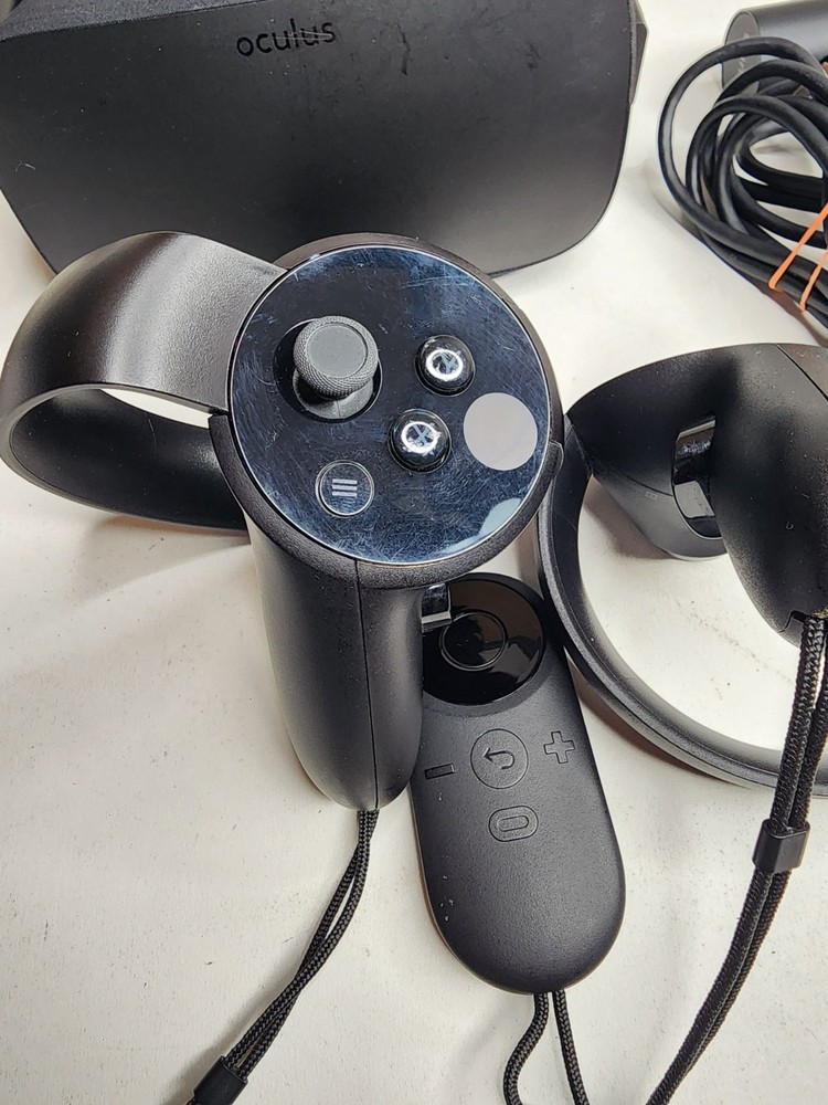 Oculus Rift CV1 Headset W/ 2 Controller & 2 Sensor