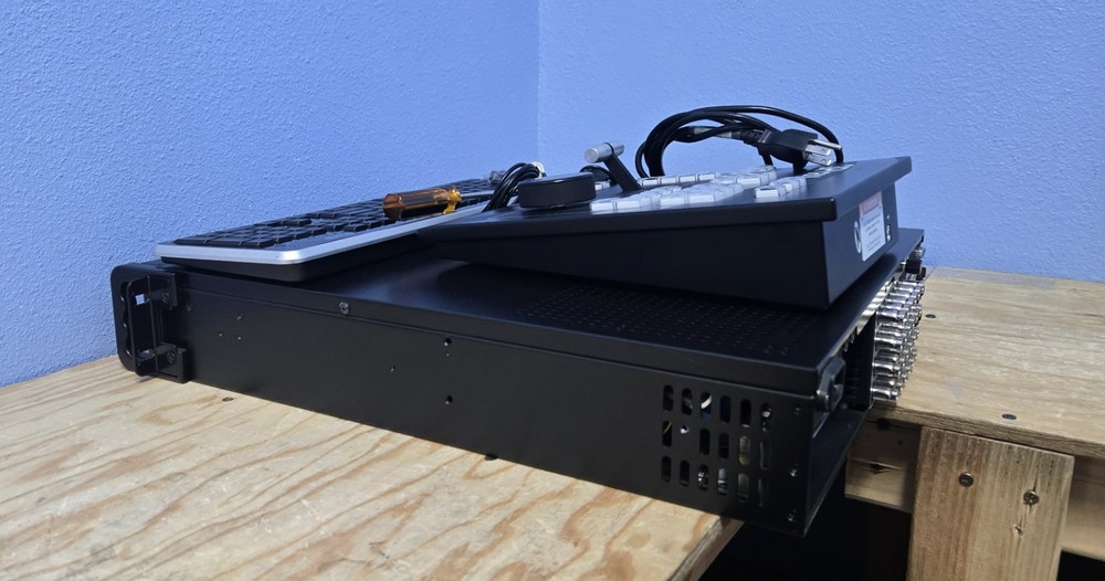 NewTek 3Play 3PXD425 with Control Surface Unit (INV02-BINZ001B)