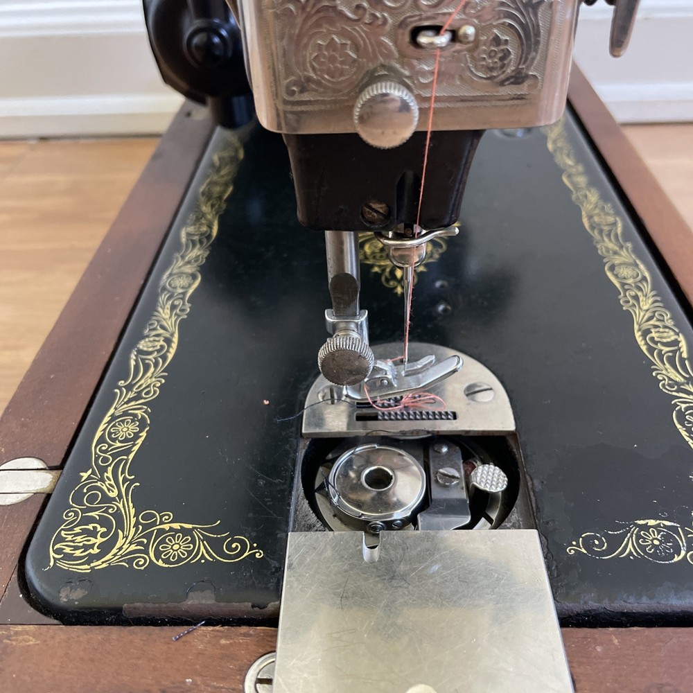 Authentique Singer Sewing Machine 99-13, With Case Sew A+, Ship Fast UPS