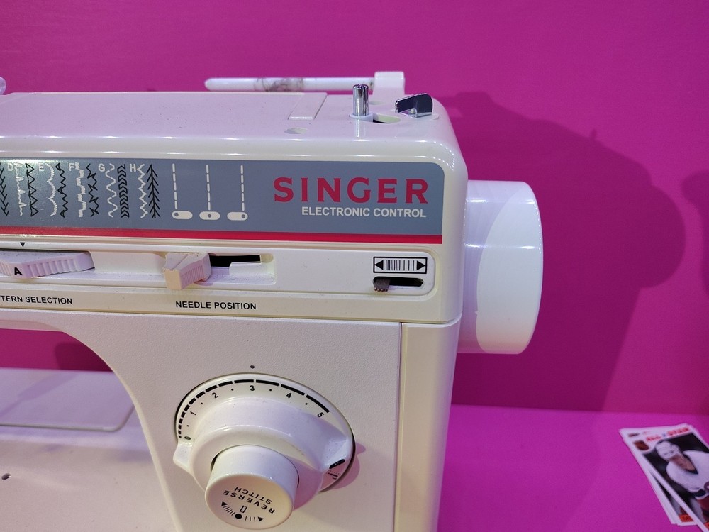 Vintage Singer Electronic Control Sewing Machine 84350 C w Hardshell Case +Pedal