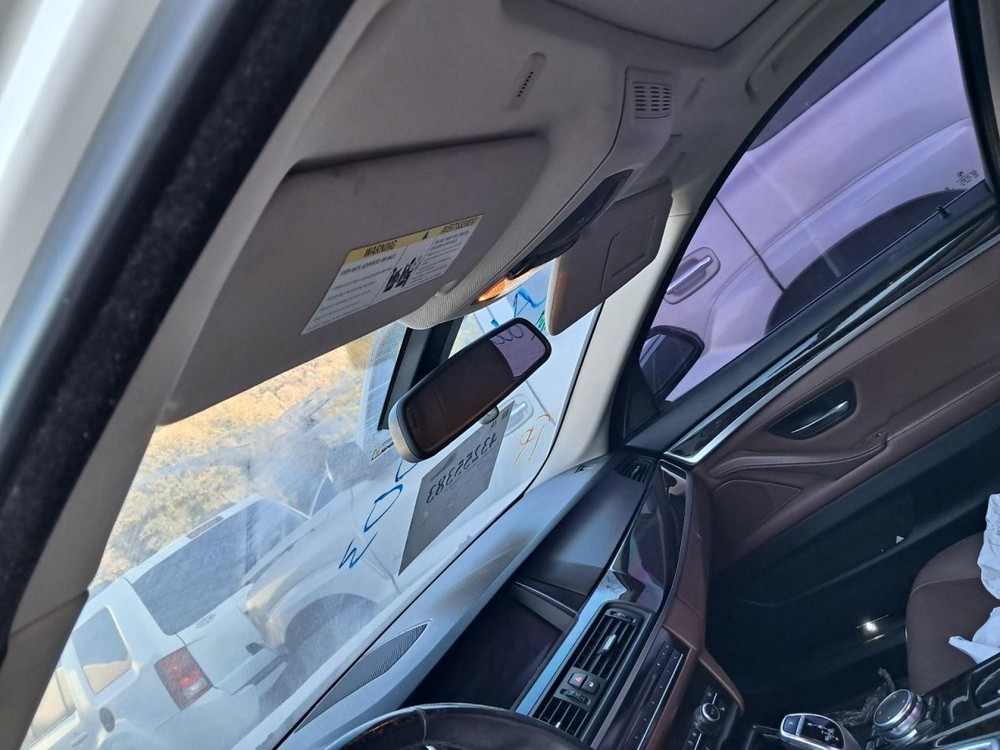 528I 2016 Glove Box 4864248