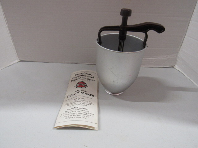 Norpro 3168 Donut Maker  EUC