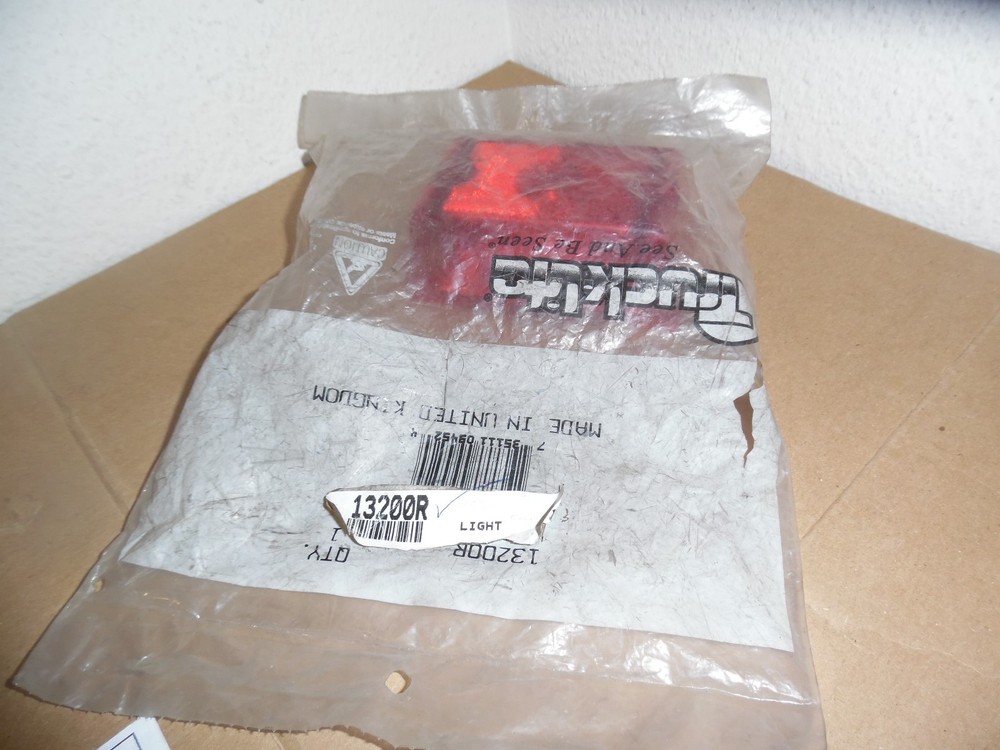 TRUCK-LITE 13200R Red Rectangular 1 Bulb 24V Marker Light Super 21 Plug