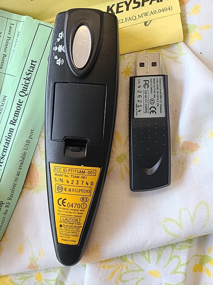 Keyspan TSAM-001 TSAR-006 Universal Wireless Remote Mouse Laser Pointer w/case