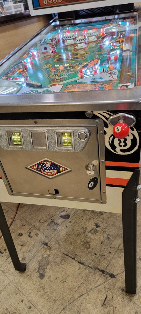1977 Bally 8 Eight Ball Pinball Machine