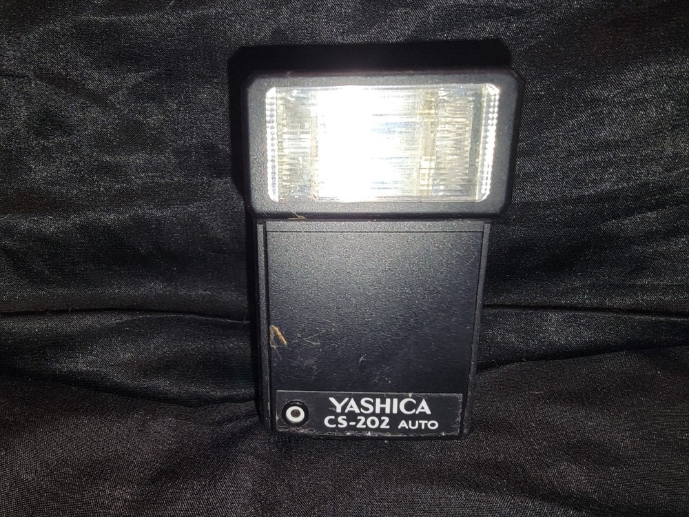 Yashica CS-202 Auto Flash Unit – Vintage Camera Accessory