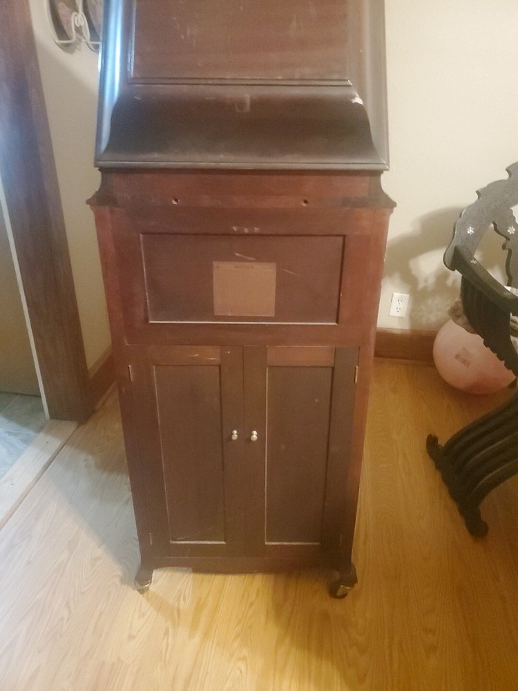 1906 Victrola