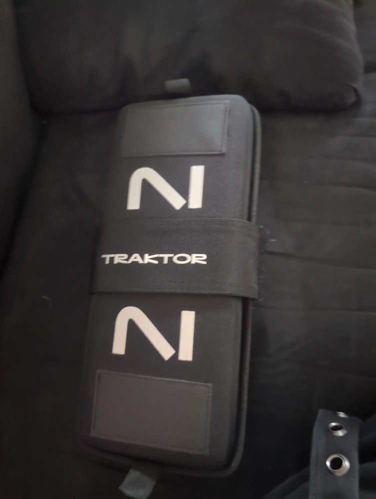 HARD CASE INCLUDED Native Instruments Traktor Kontrol Z1 MK2 DJ Mix Controller