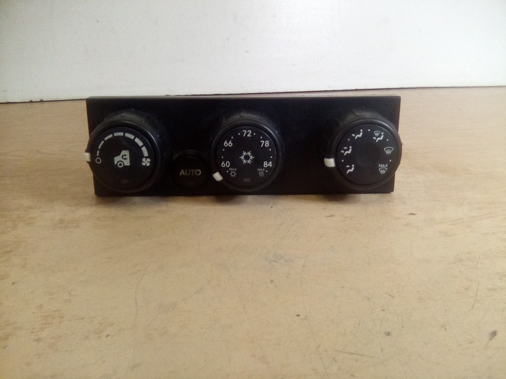 International LT 4100073C3 Climate Control