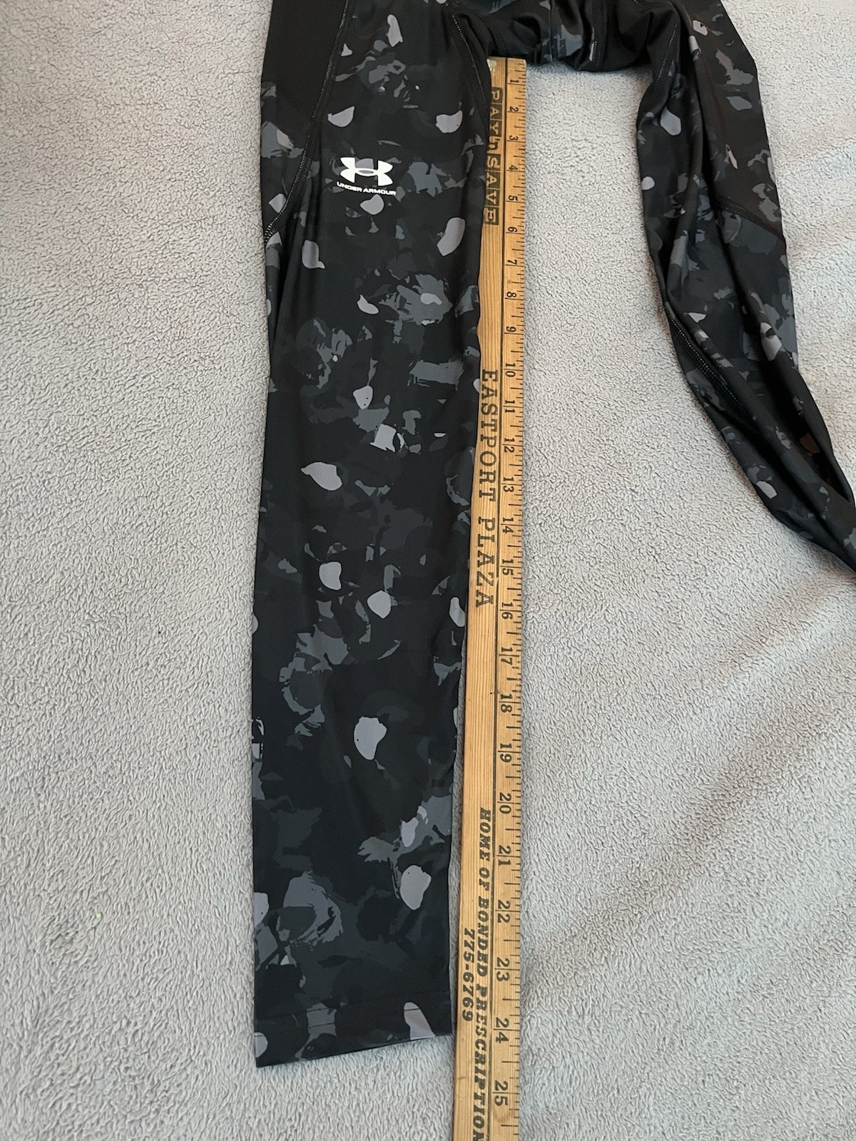 NWT Men’s Small Printed Under Armour HeatGear Compression Leggings