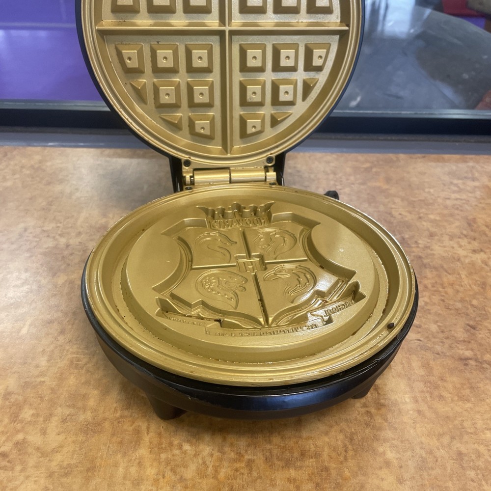 7" Round Harry Potter Waffle Maker Imprints Hogwarts Crest Design