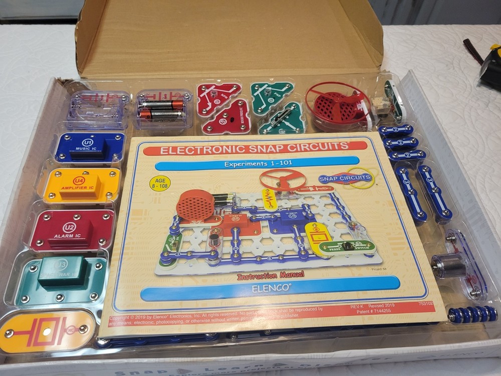 Elenco Snap Circuits SC300 Electronics Kit