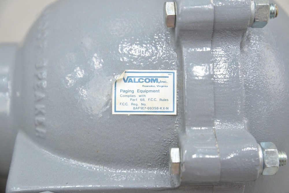 Valcom V-1039 Explosion Proof Paging Horn/Amplifier Assembly & Mounting Bracket