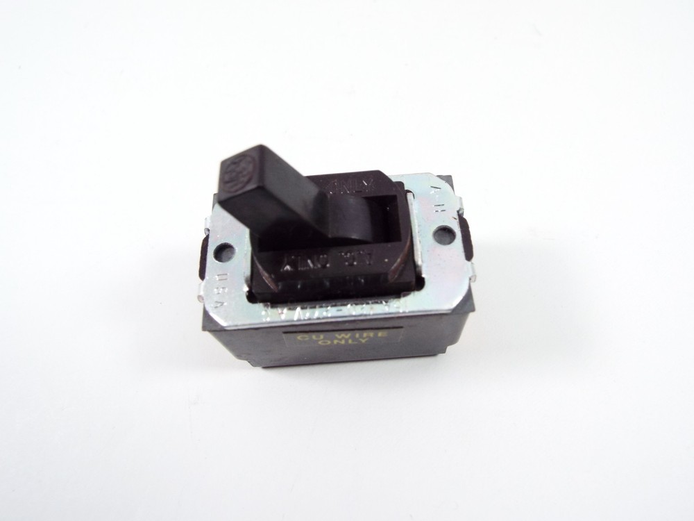 Brown CROUSE-HINES QST3 AC Three-Way Toggle Switch