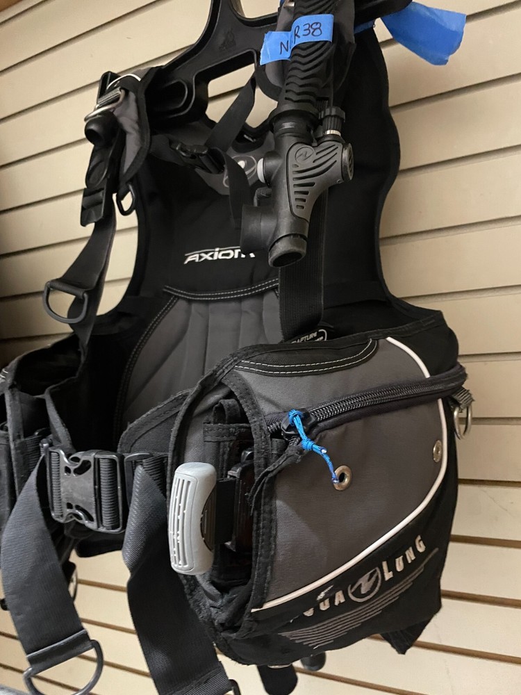 Used as is Aqualung AXIOM BCD