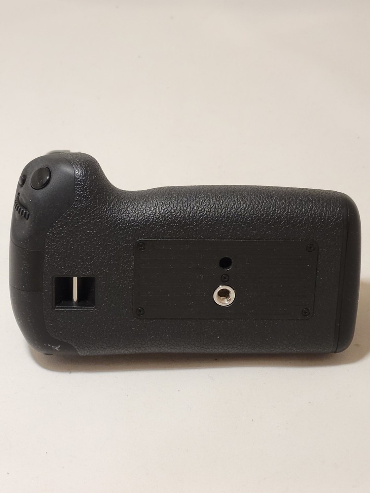 Canon BG-E21 Battery Grip for EOS 6D Mark II - Excellent Condition!