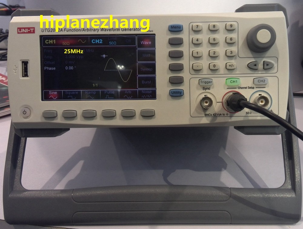 25MHz 2CH Signal Function Arbitrary Waveform Generator 200MSa/s 4.3'' TFTLCD USB