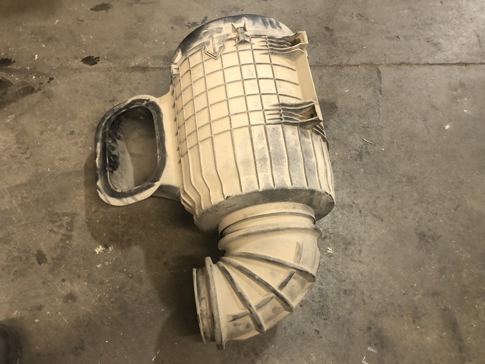 Volvo VNL Air Cleaner - Used