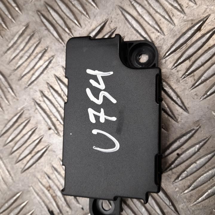Antenna Amplifier Tesla Model 3 2019 144743000A