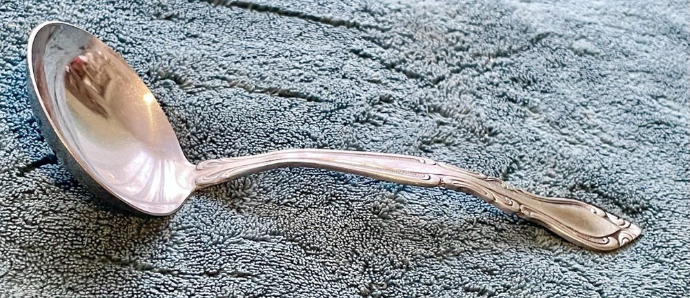 ROGERS CO. FLATWARE AUBERGE SCROLLS SOUP OR GRAVY LADLE EUC