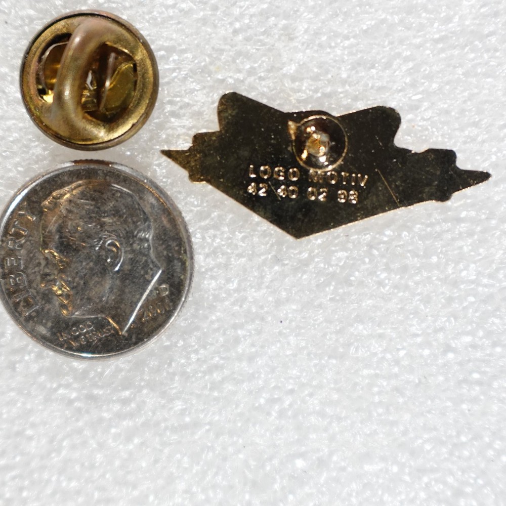 FOCILUXE Pinback Button Logo Motiv Promo Irregular Shape 1990s