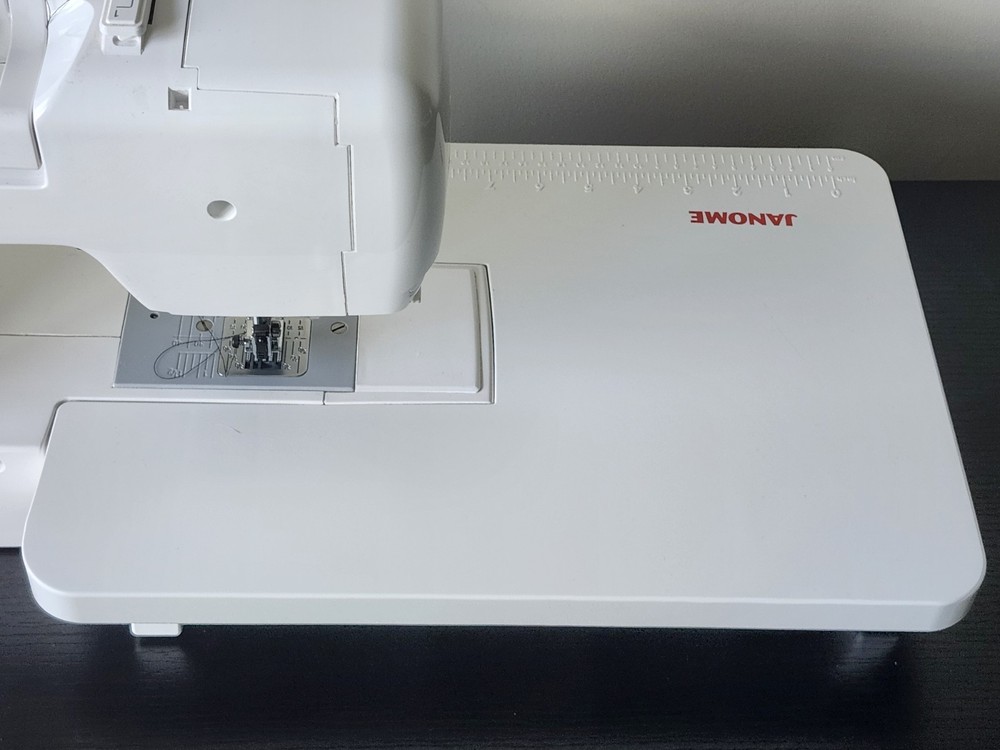 Janome JW 8100 Fully-Featured Computerized Sewing Machine w/ Carrying Case