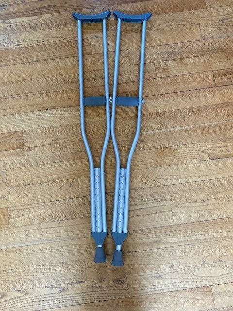 MediChoice Aluminum Adjustable Crutches Model: 177377708A