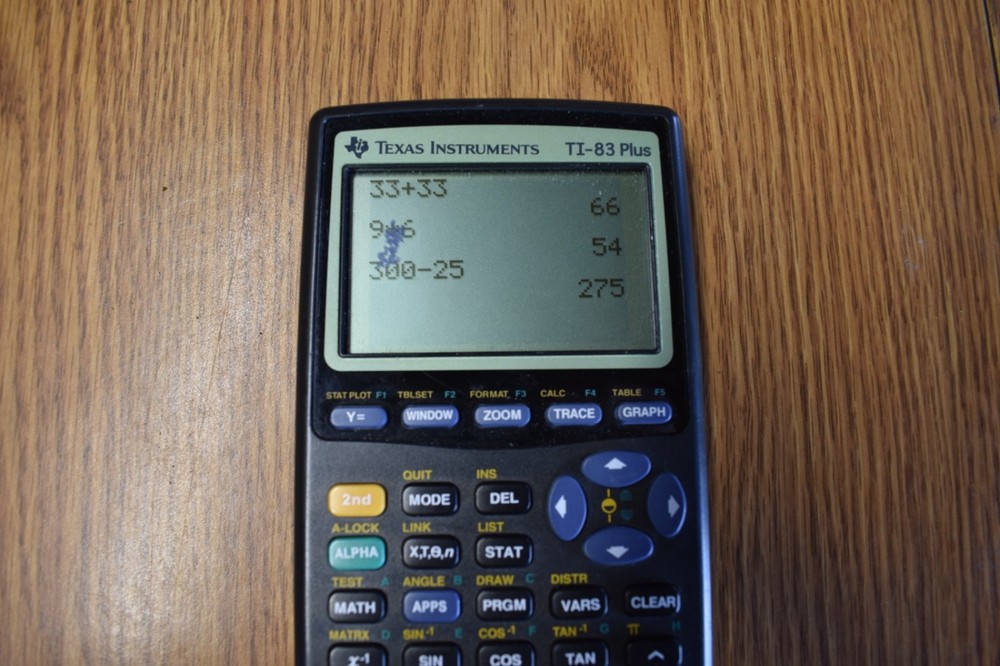Texas Instruments TI-83 Plus Graphing Calculator Works Has screen damage