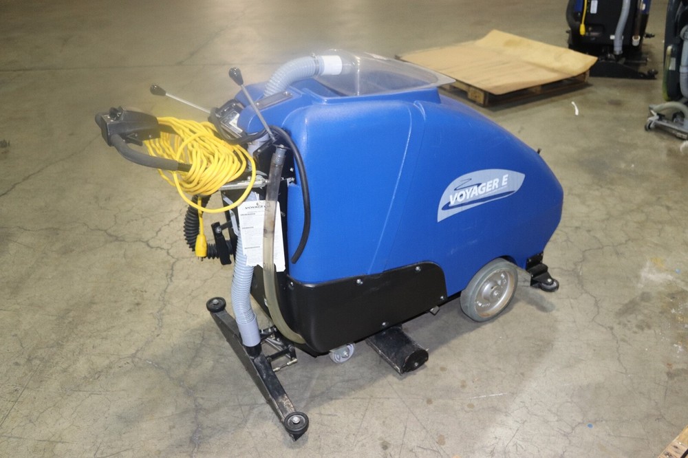 Windsor Voyager E Carpet Extractor. Walk Behind Plug In