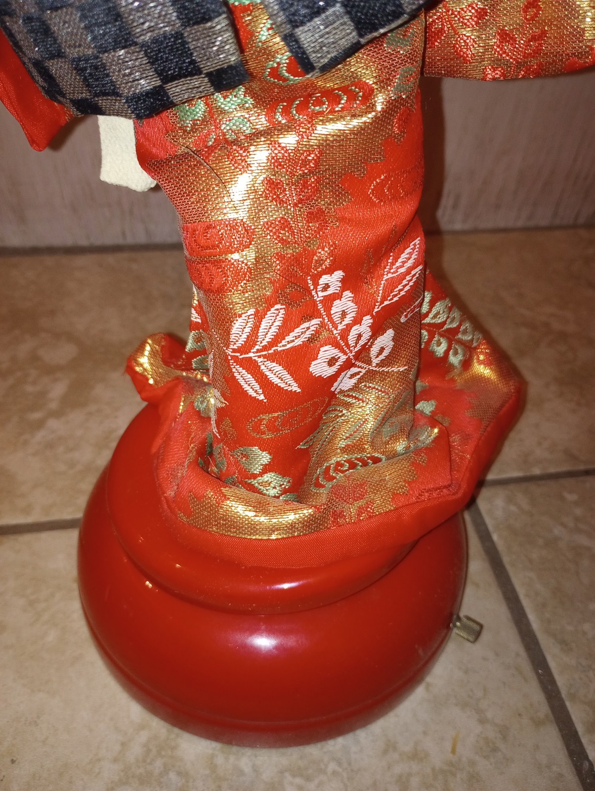 Vintage Nishi & Co. Japanese Geisha Musical Rotating Base