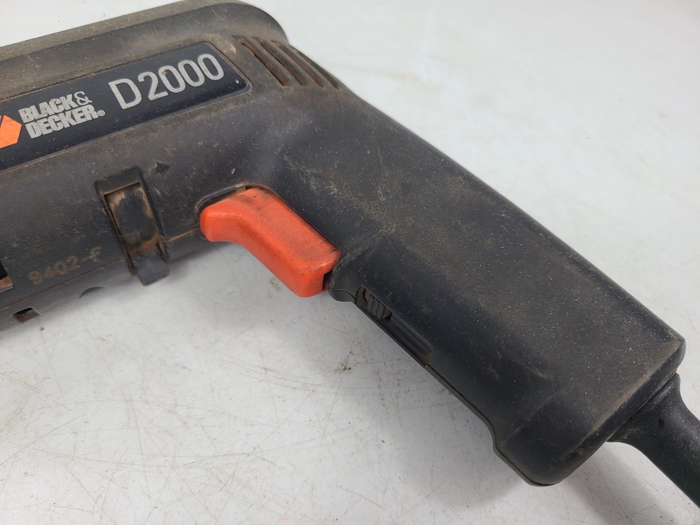 BLACK & DECKER D2000 3/8” REVERSING KEYLESS DRILL No. 7157 (TESTED)