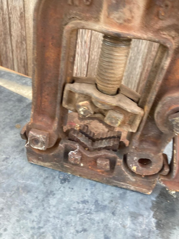 No. 3 Cast Iron Pipe Vise