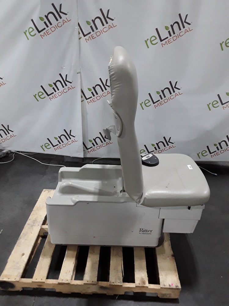 Midmark 222 Procedure Chair