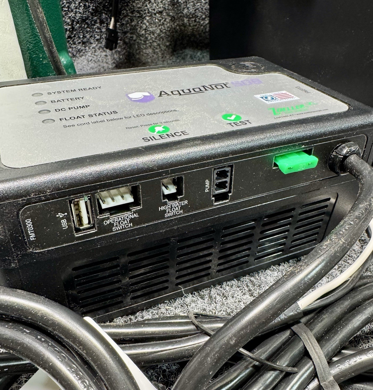 Zoeller 508-0007 Submersible Battery Back-Up Sump Pump System 115V / 12V DC