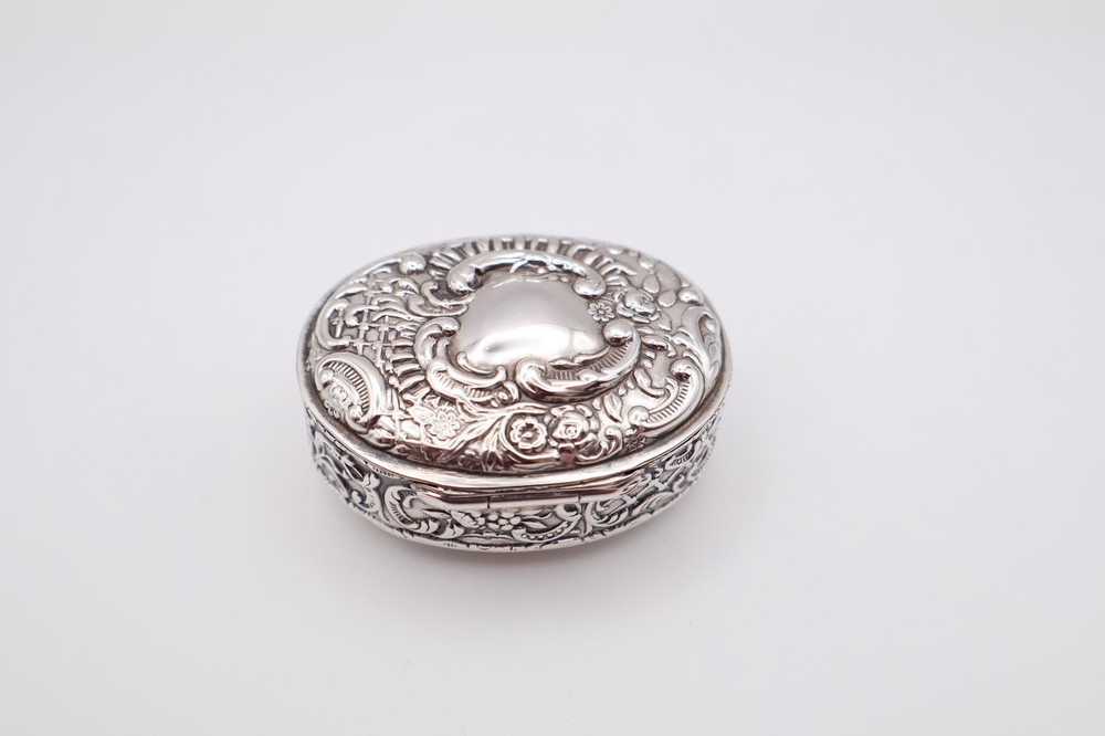 Charming Antique Solid Silver Repousse Small Oval Trinket Box Birmingham 1900