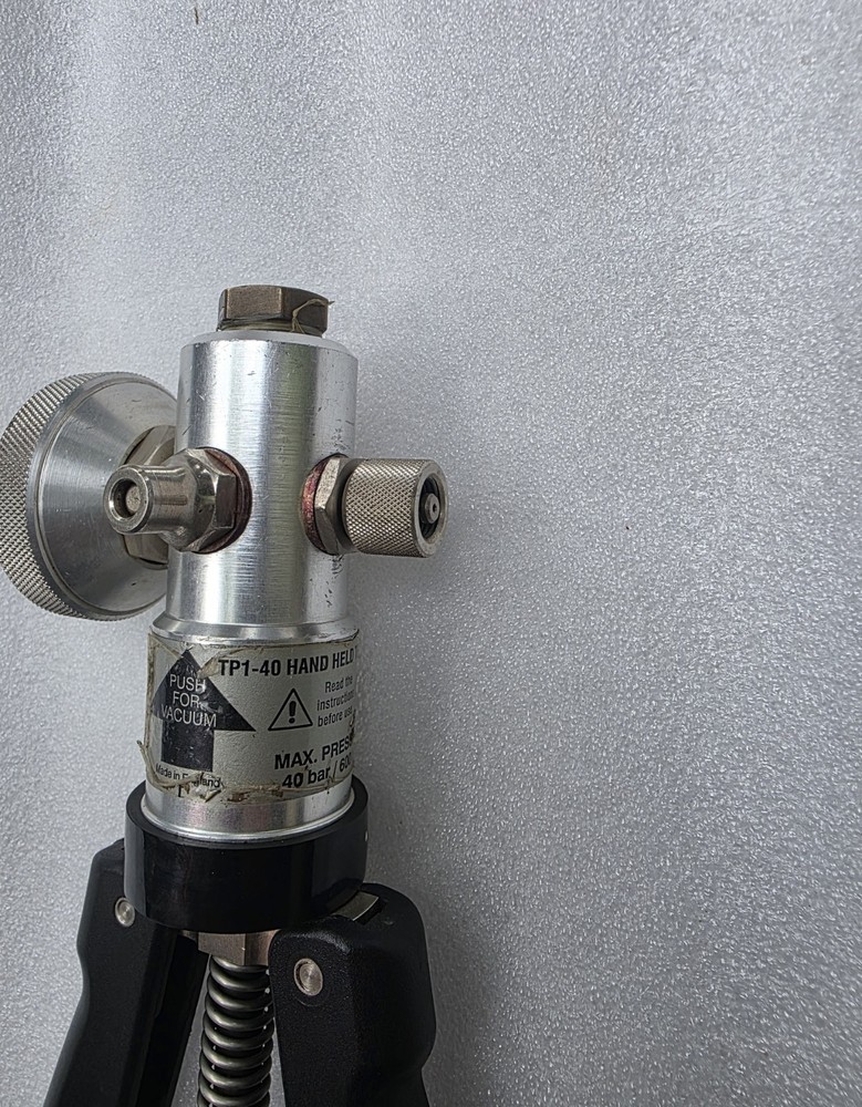 Si Instruments TP1-40 Hand Held Test Pump Pressure Calibrator