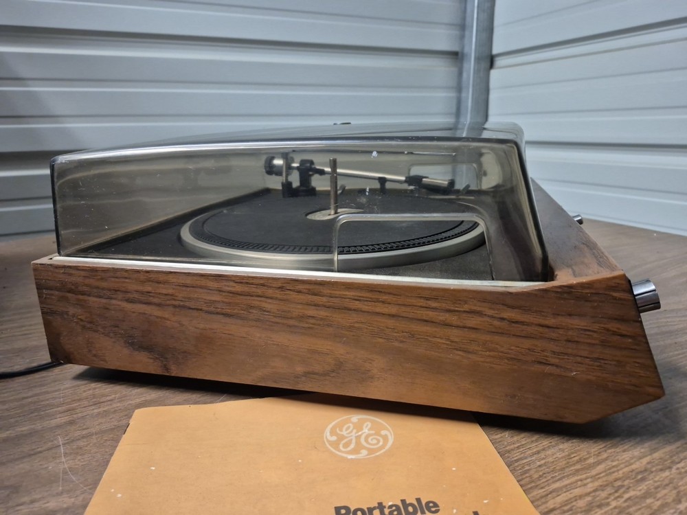 GE Am/fm Portable Phonograph Record Player Read
