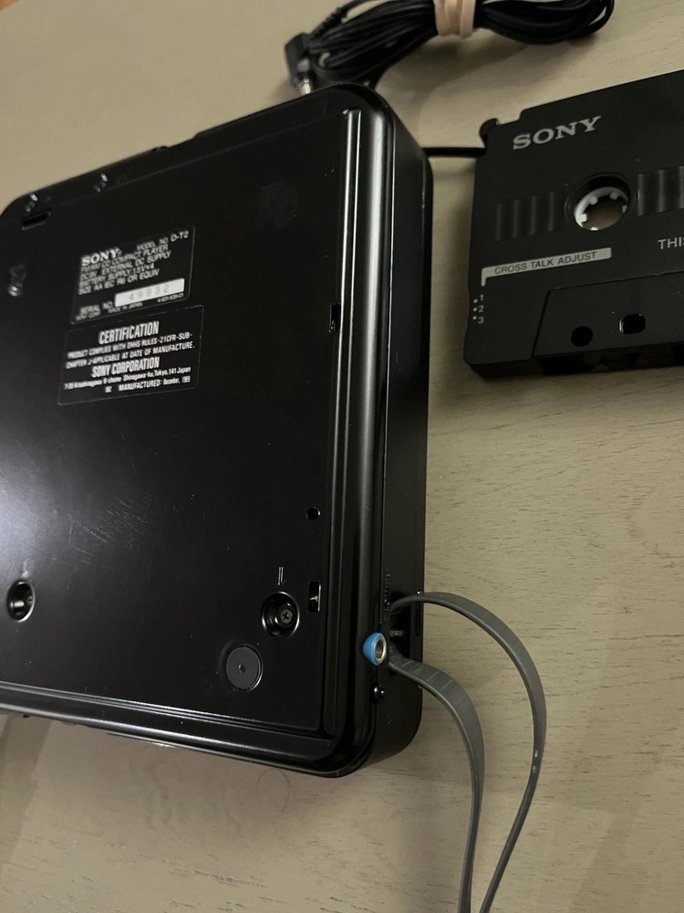 Sony D-T2 Discman FM/AM CD Compact Player