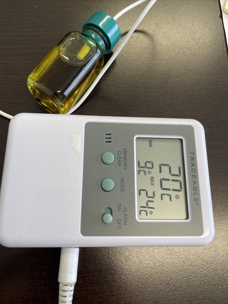 TRACEABLE 4127 Digital Thermometer, ±1°C Temperature Accuracy