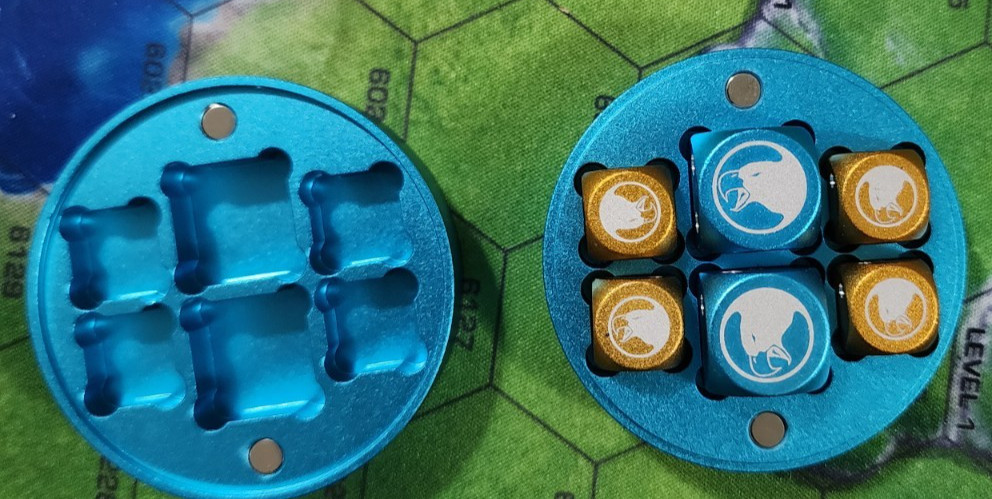 CATALYST: BattleTech LosTech Dice Puck - Crescent Hawks