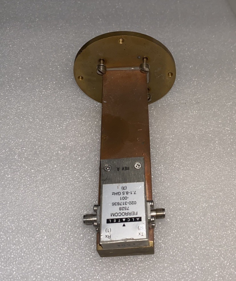 ADAPTER PANEL 7.1-8.5 GHZ WR 112 -- Length 14 cm With Built-in Circulator