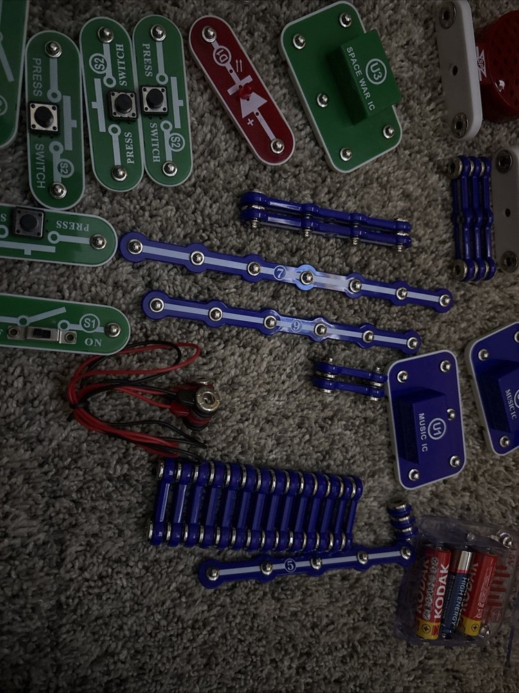 Snap Circuits Electric Projects Lots Of Pieces