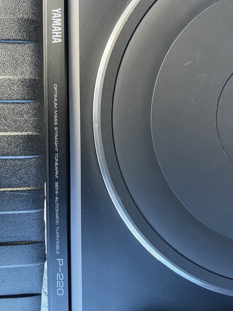 Yamaha Semi-Automatic Turntable P-220 - Read