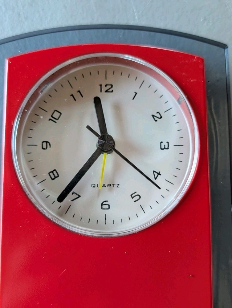 Modern Red and Black Quartz Desk Clock Minimalist Rectangular Tabletop 5"