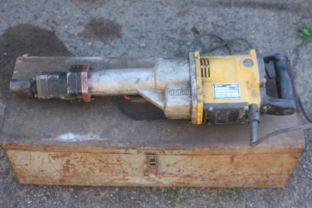 Kango 900 Electric Jackhammer w/box