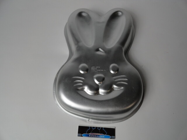 Wilton Easter Rabbit 2003 Village Collectable Cake Pan, Used