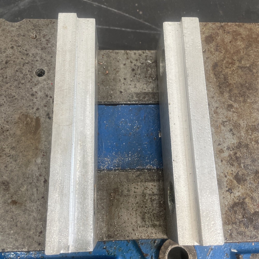 Kurt D675 AngLock Milling Machine Vise