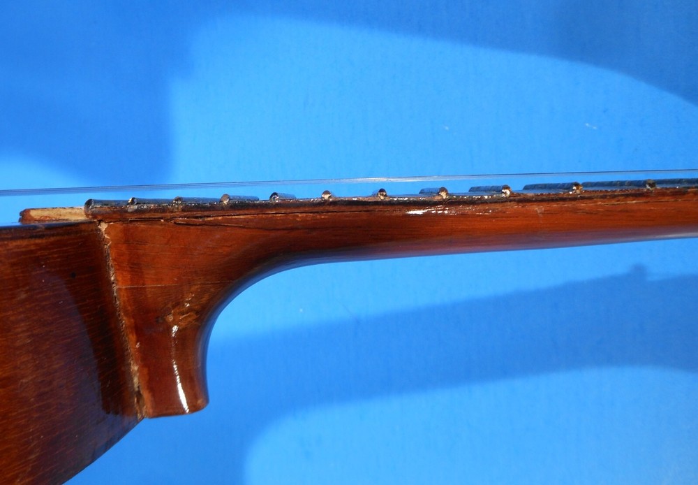 THE HAWAIIAN UKULELE SOPRANO NICE CONDITION!