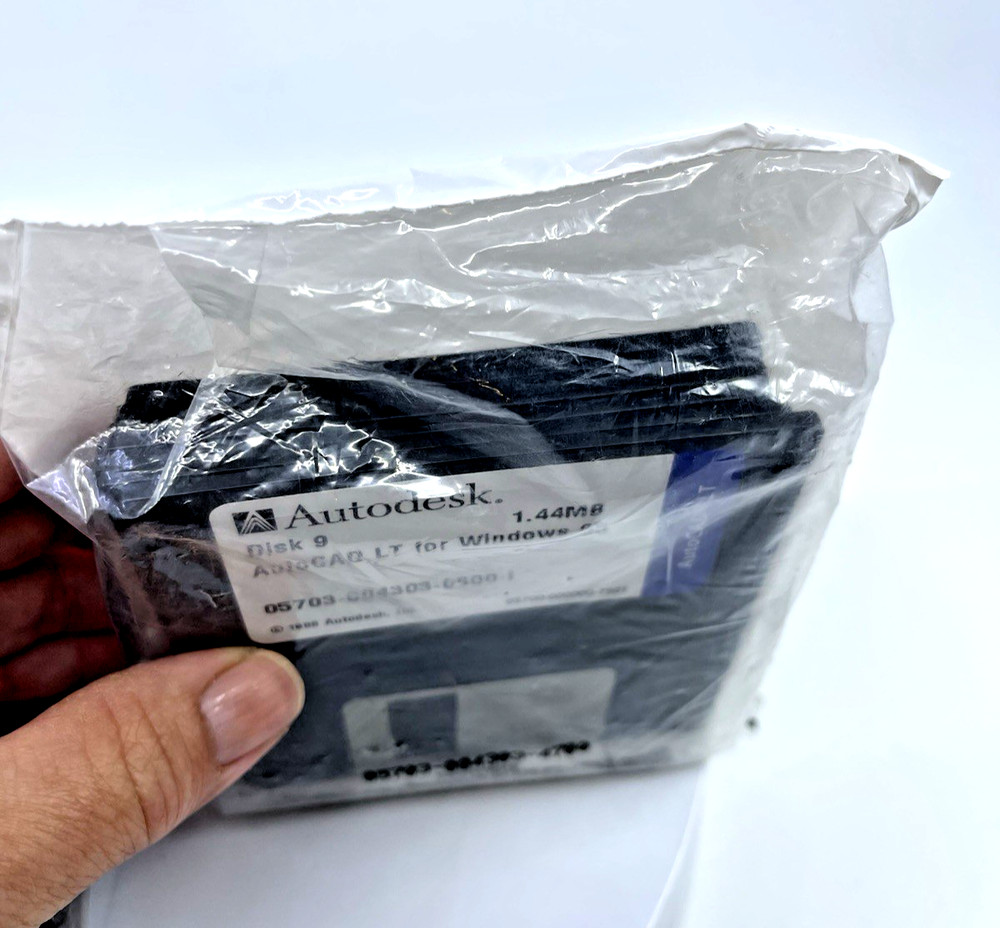 VTG Autodesk AutoCAD LT For Windows 95 Program & Set Up 1.44MB