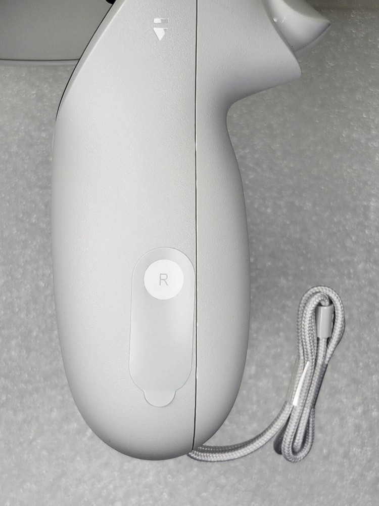 Meta Oculus Quest 2 RIGHT Controller ONLY - White - Model JD96CX - Open Box